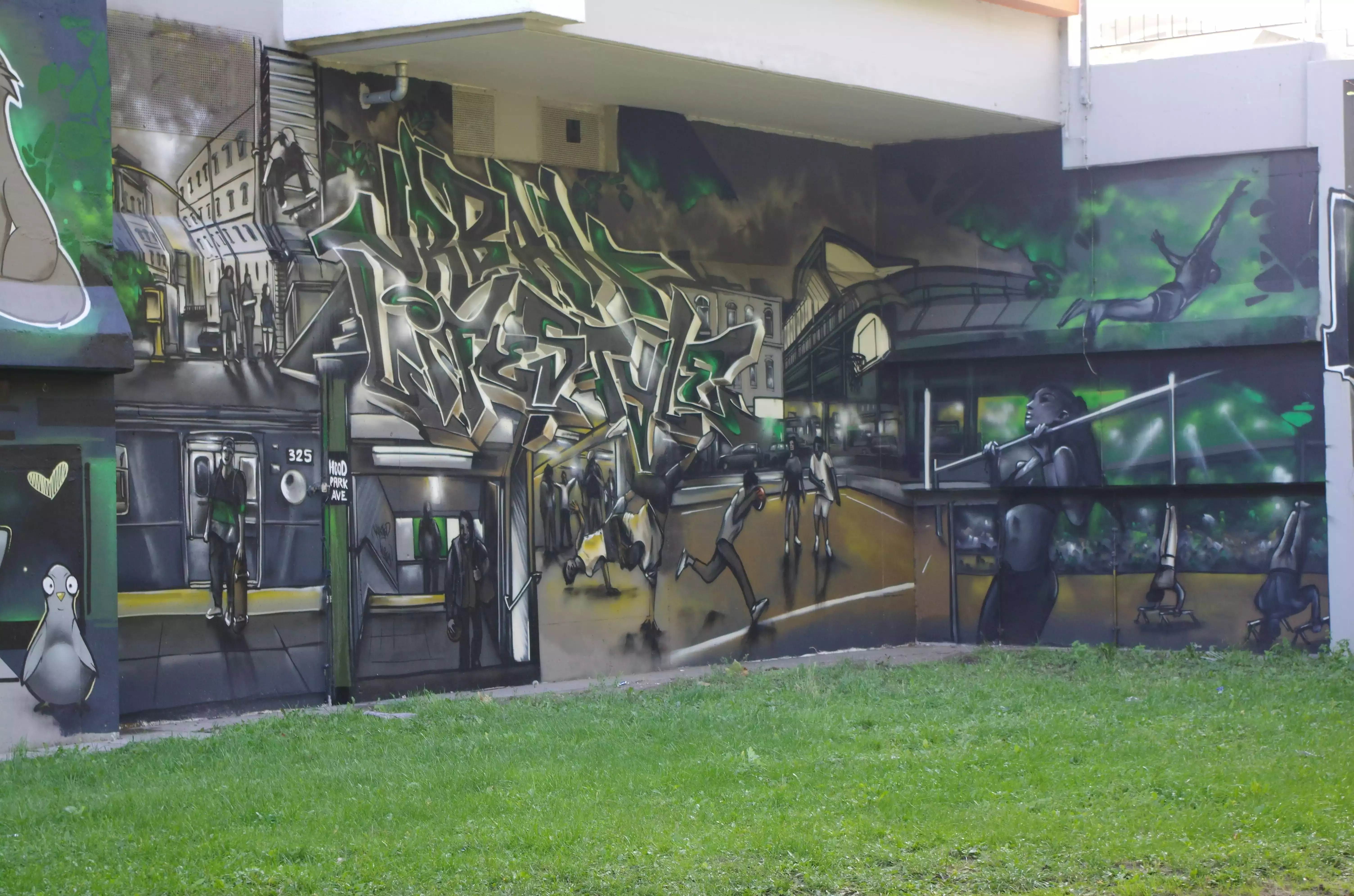 Hauswand mit buntem Graffiti