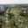 Eine Luftaufnahme von Bremen-Tenever. Weisse große Wohnblöcke mit einem grossen Grünbereich an der Strasse gegenüber.